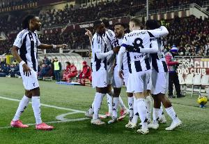 manbetx-意媒：比赛延期后尤文已经返回都灵城，当天下午继续展开训练